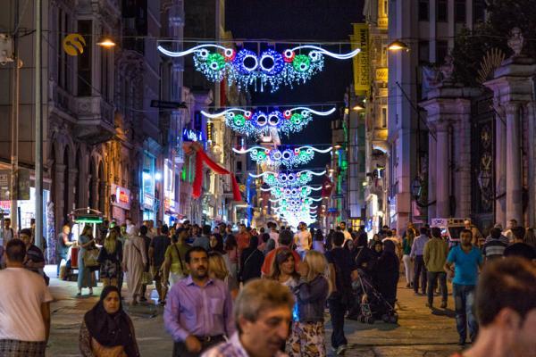 تور استانبول ارزان: دیدن کنید: گشت و گذار در خیابان استقلال استانبول